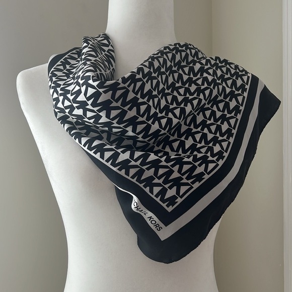 Michael Kors Scarf - Picture 2 of 3